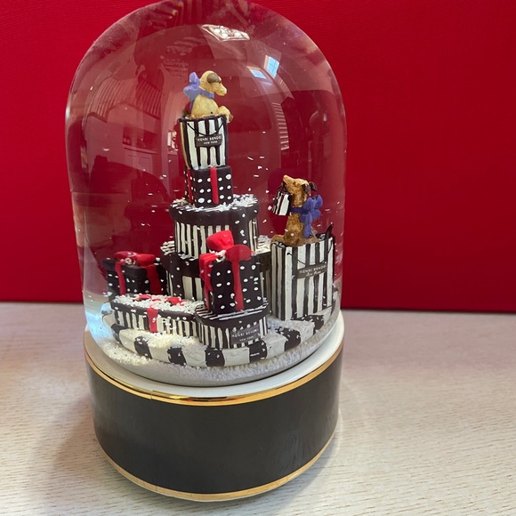 henri bendel Dog Shopping Bag and Gift Boxes snow globe - Picture 7 of 8